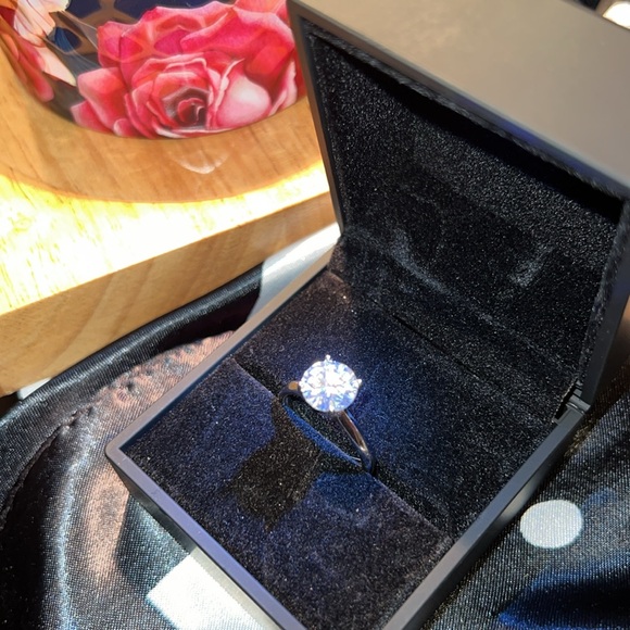 Certified GENUINE 3.0 Carat Moissanite
Solitaire Ring 925 Sterling Silver - Picture 11 of 13